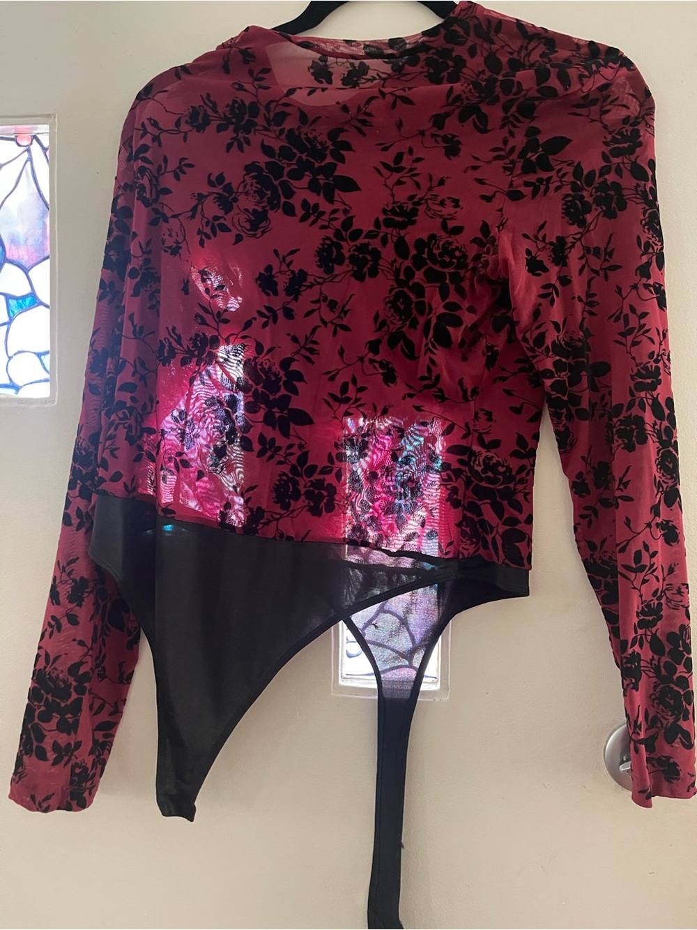 G by Guess Women’s Long-Sleeve Floral Velvet Bodysuit - Burgandy & Black